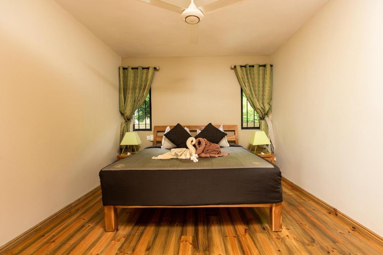 Happy Days Guest House Le Morne Exterior photo