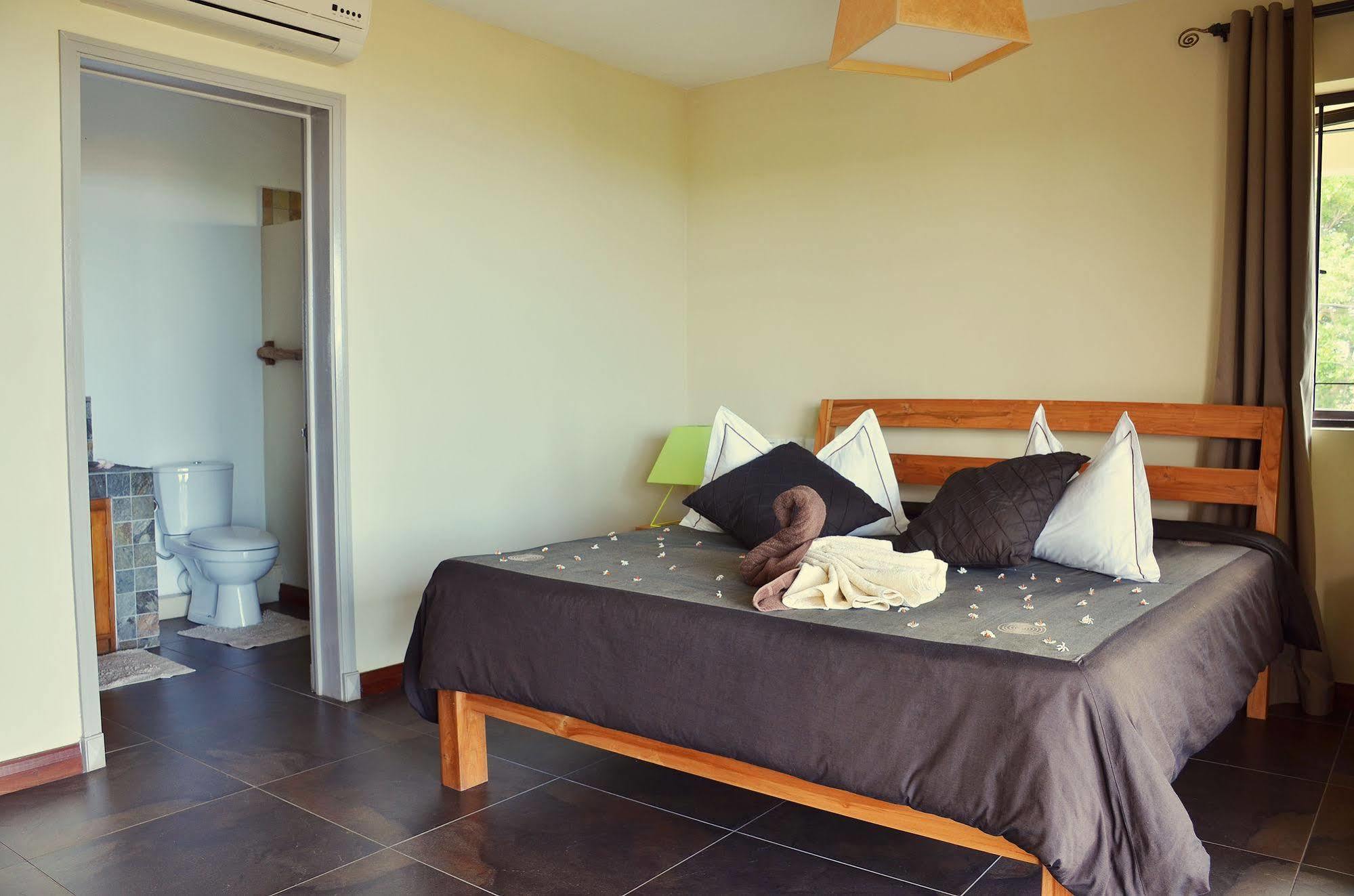 Happy Days Guest House Le Morne Exterior photo