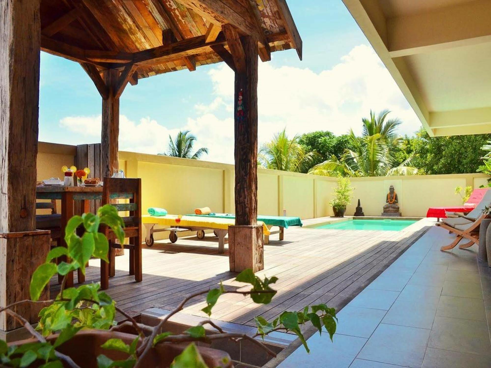 Happy Days Guest House Le Morne Exterior photo